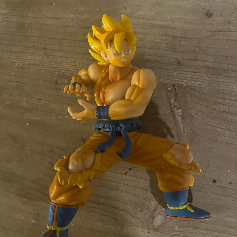 Action Figure with Yellow and Blue Outfit‎ Goku Dragon Ball Z